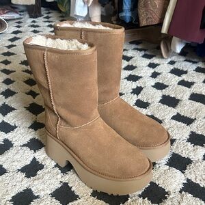 UGG Classic Short New Heights
Women's - new no tags